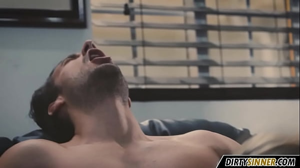 sesso romantico con una ragazza bionda carina