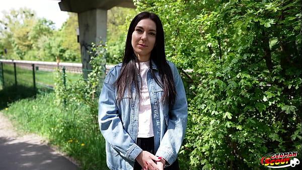 Calda e carina teenager prende in giro - pompino