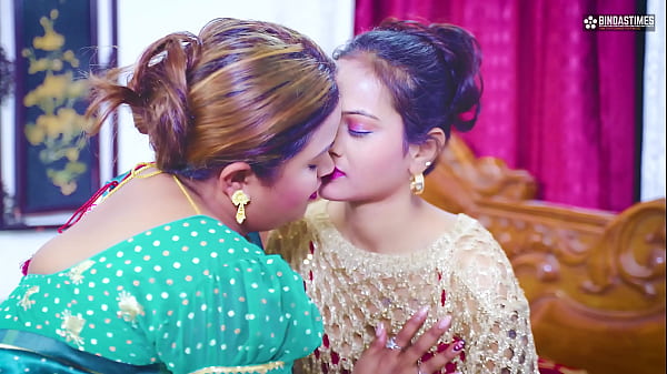 Desi Indian MILF belle-mère et sa demi-soeur apprennent à sa belle-fille comment faire l'amour pour la première fois (film complet)