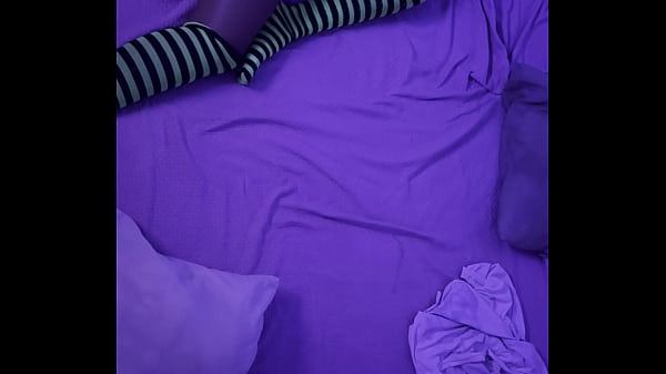 sorpreso a masturbarsi dal compagno di stanza