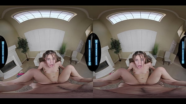 Catturi la tua matrigna arrapata che si masturba sul suo sex tape!