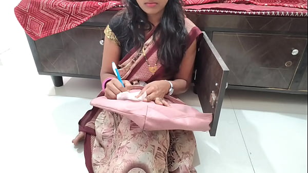 Une femme de 28 ans a assouvi son désir en se faisant baiser le cul et la chatte par un jeune garçon