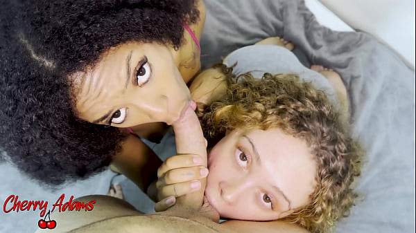 Menage amatoriale fatto in casa - Ho portato il mio amico a scopare!!! Branquinha e Pretinha condividono la sborra - Cherry Adams e Amanda Teix