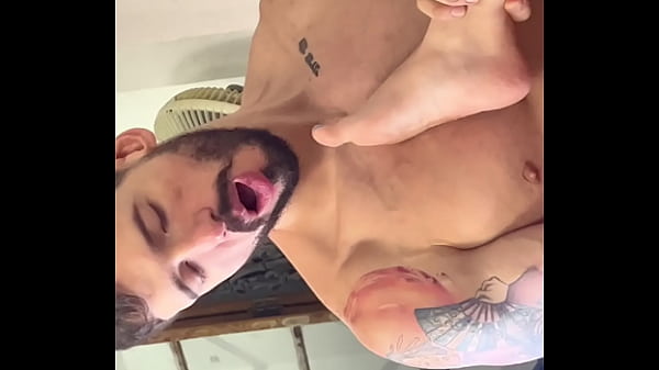 Novinha branquinha transando com homem de pau grande e cheio de tesão -Making off