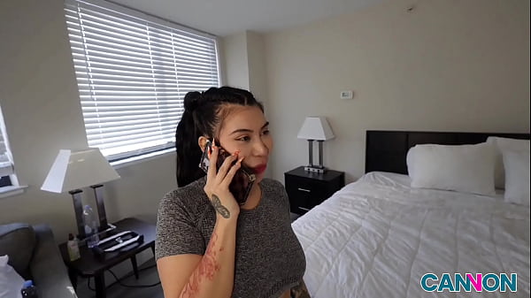 La tettona latina Tokyo Lynn con grandi tette viene troiata dal fidanzato