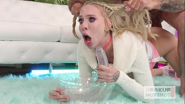 奶罐荡妇卡西迪向随机男人提出极端性爱！