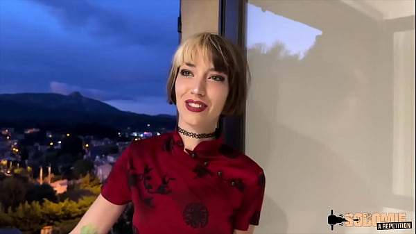 Oney, belle coquine, s'offre deux bites pour son cul