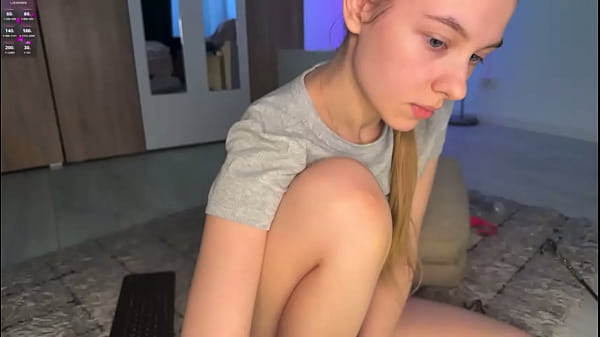 Jouer avec la chatte sur webcam