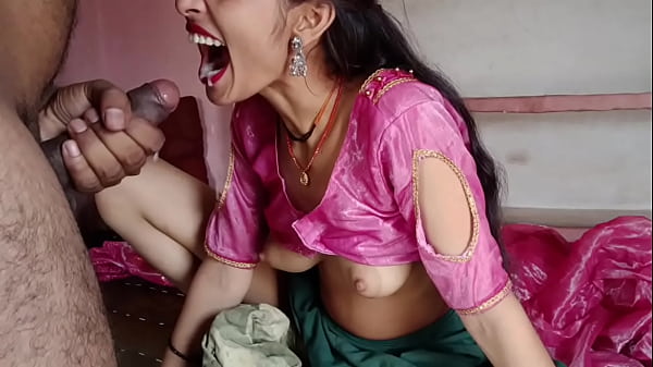 Cô gái tuổi teen đáng yêu trêu chọc trong big_tits