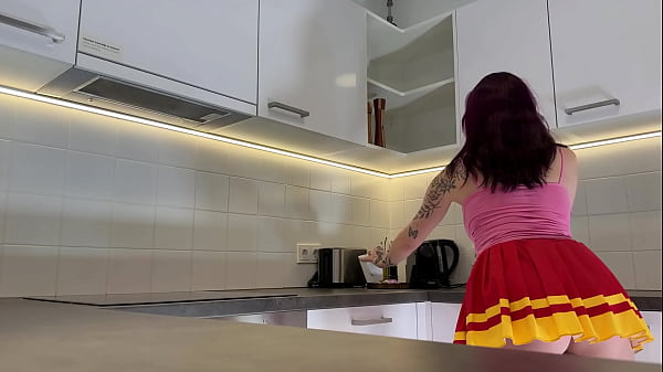 Sexy sexy Teenie tritt auf