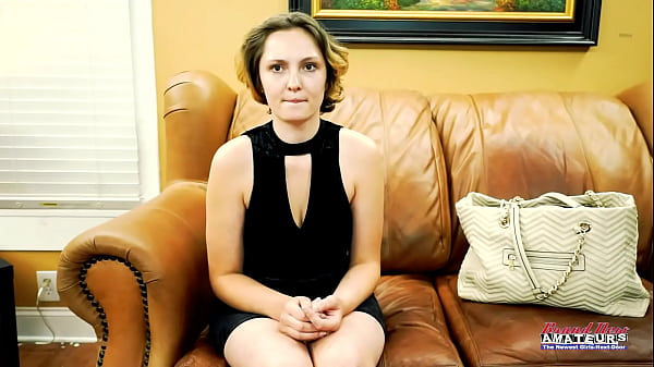 श्यामला आकर्षक निक्की पी एक मुर्गा चूसती है और उसकी गीली बिल्ली और गांड की चुदाई करवाती है!