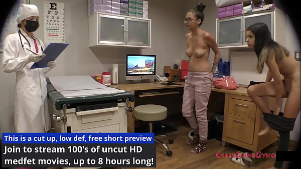 Chica joven traviesa baila