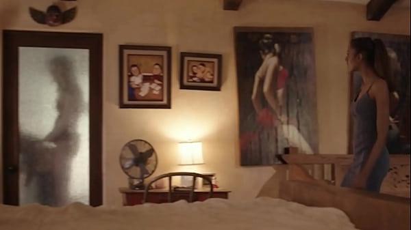 Chúng tôi bị bắt quả tang với người bạn chuyển giới của tôi. Cửa đó không giấu bất cứ điều gì!