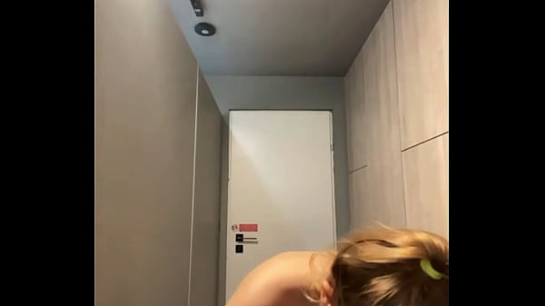 Extremer öffentlicher Fick mit großem Schwanz