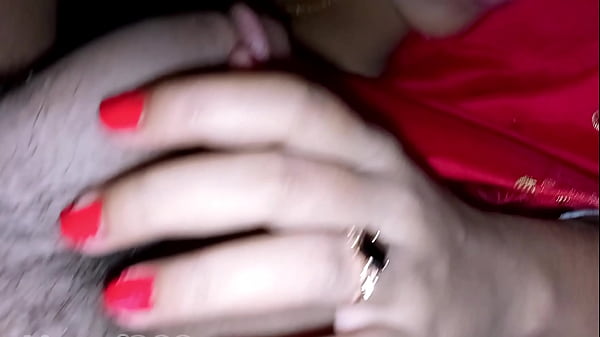 Ho scopato la mia sorella indiana del villaggio di Deshi che indossava un sari rosso...Parte - 02