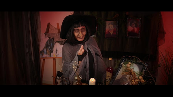 Verspieltes blondes Teenie-Mädchen