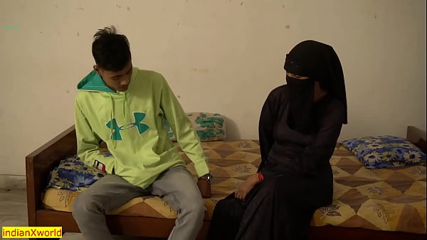 Garota indiana Hijab namorando sexo com o amigo do marido! Foda-se minha esposa