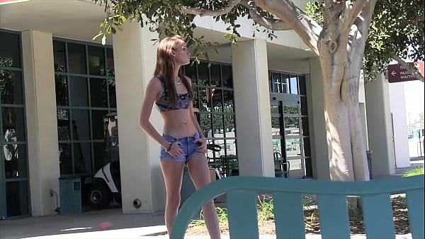 Kacy Lane lascia che il fratellastro le scopi la figa