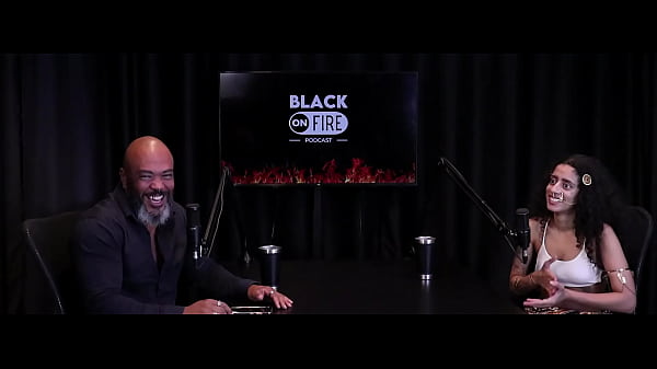 Le piacciono le donne grasse, vuole restare single, muore dalla voglia di fare un culo e il vibratore che le ha regalato sua madre... - Bibi Hourani (GUARDA SU: SHEER/RED)