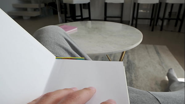 Đọc sách biến thành sex nóng bỏng