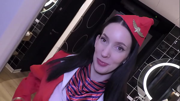 Recluta la hostess di volo Jasmine Jayne e prendi la BBC