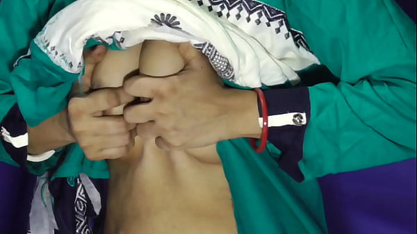 Indische Bhabhi wird von Freunden hart gefickt