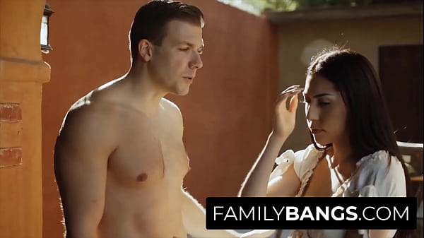FamilyBangs.com ⭐ Brünettes Mädchen war in ihren fitten Stiefbruder Judy Jolie und Codey Steele verknallt