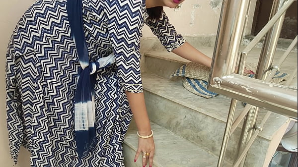 Sexy amateur Teen performs