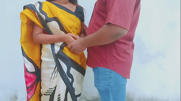 Dans la cour de récréation, le professeur baise avec l'histoire, monsieur