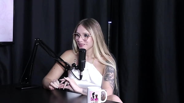 La mano e il cazzo sono le cose più importanti in un uomo, e quello grosso è ciò che le piace di più, perché è stretto, e 69... - Naty Varga (SHEER/RED)