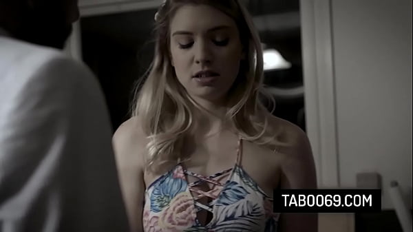 La linda adolescente tetona Giselle Palmer es follada por el mejor amigo de su padrastro