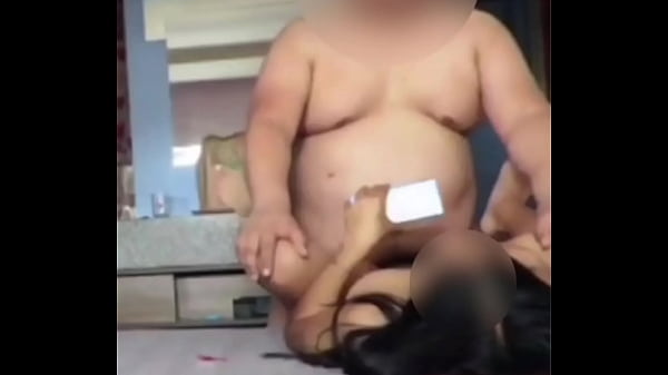 Morrita, 19 anni, scopa con un uomo di 45 anni