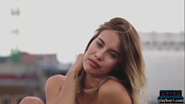 Erstaunliches Teenie-Mädchen posiert im Teenageralter