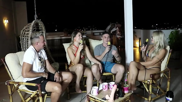 Era fidanzata con qualcun altro quando ha incontrato il suo attuale partner e hanno fatto sesso all'aperto al loro primo appuntamento: Elo Cardone e Victor Mustang (SHEER/RED)