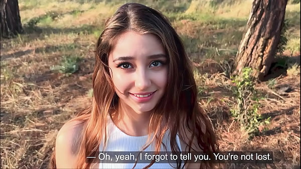 पार्क में टहलने का अंत एक अजनबी के साथ सेक्स के साथ हुआ - उसने सोचा कि वह खो गई है और गड़बड़ हो गई है