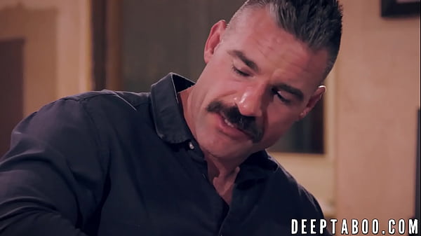 Hijastra Marley Brinx follada por papá dominante