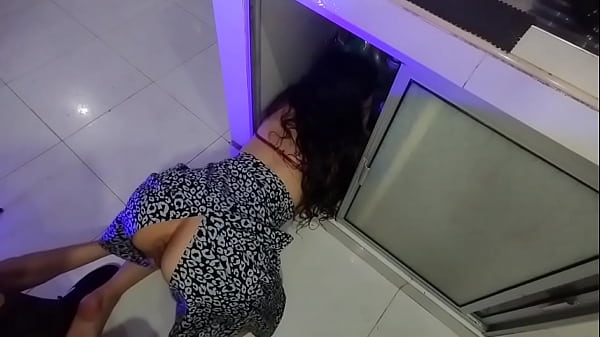 LUBRIFICAZIONE PERCHÉ SONO BLOCCATO NELL'ARMADIO CON IL CULO SCOPATO - PORNO IN ESPA&Ntilde_OL