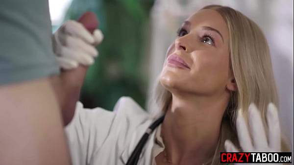 Fellation bâclée lors de l'examen physique par le docteur aux gros seins Emma Hix