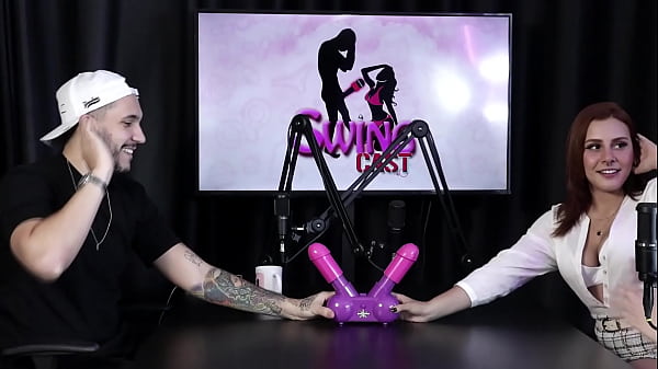 A mãe dela a expulsou de casa, comentaram sobre harmonização peniana, ela gosta de pau pequeno - Bia Ruyva &_ Jack By (SHEER/RED)