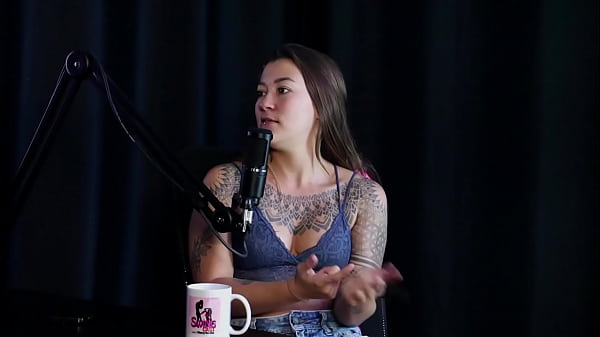 Ha un fidanzato che è disposto a registrare porno, gli piace lo swing ed è stato invitato a partecipare alla creazione - Flor de Damiana (SHEER/RED)