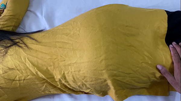 भारतीय खूबसूरत सौतेली माँ को असली सौतेले बेटे ने चोदा, हिंदी ऑडियो पोर्न के साथ कट्टर बिल्ली की चुदाई