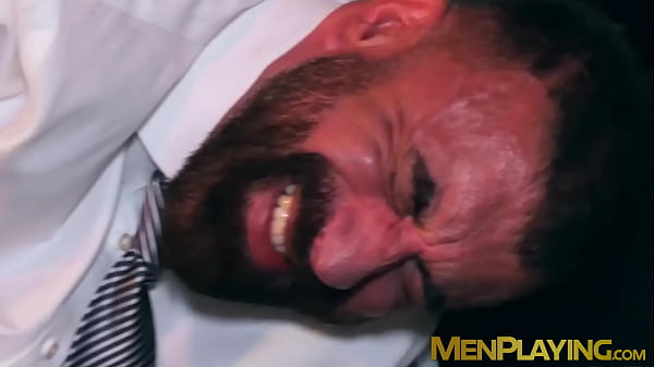 Papá barbudo Joe Casio tocado y follado por Sir Peter