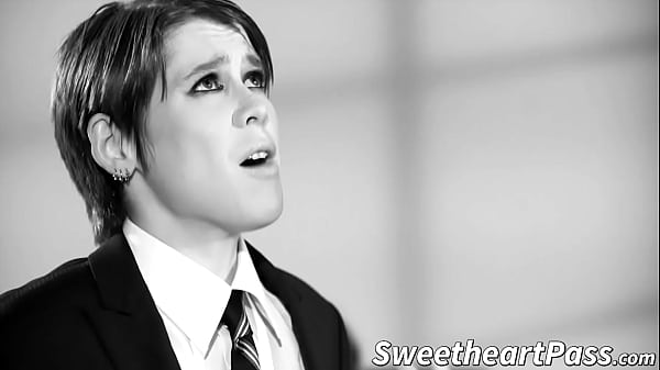 Due lesbiche arrapate si bagnano i manicotti tribolando