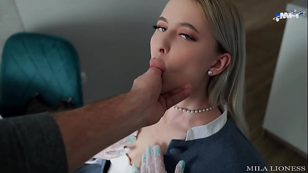 Credito per la sborra in bocca. Sono venuto a sostenere l'esame dall'insegnante e lui mi ha scopato forte