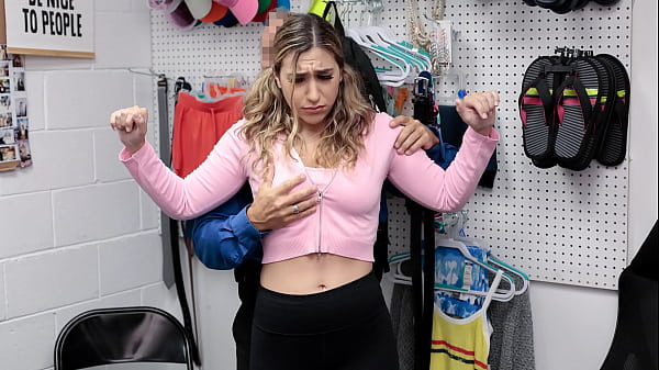 लेक्सी ग्रे अपनी आज़ादी पाने के लिए सुरक्षा गार्ड का डिक चूस रही है - लिफ़्टरसेक्स