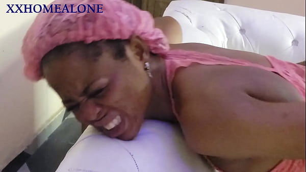 Slim Pearly đã trả hết nợ cho chồng bằng âm hộ căng mọng mọng nước trước mặt chồng.