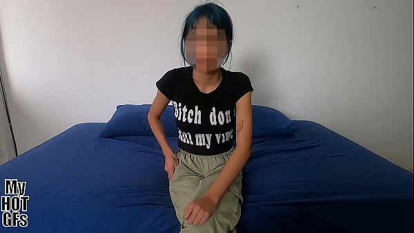 Bellissima teenager balla in modo sexy