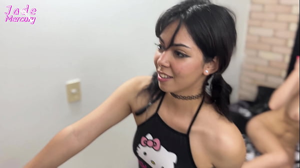 Mi amiga le fue infiel y lo supera follándose al hermanastro de nuestra amiga