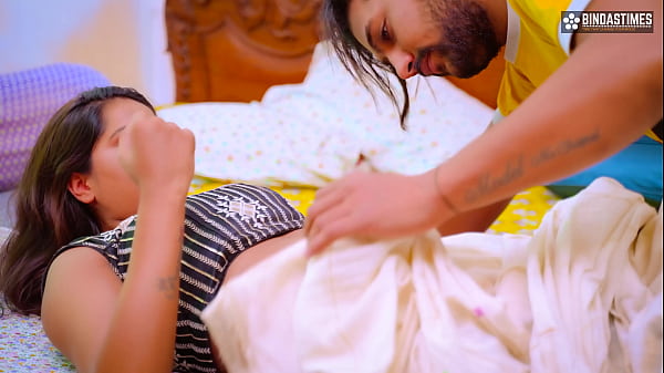 Après avoir trouvé la belle-soeur indienne desi seule à la maison, son demi-frère a baisé la belle-soeur laitière (HIndi Audio)