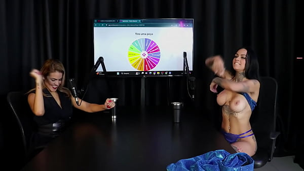 Safada mostra il suo pompino, si toglie i vestiti e mostra il suo seno enorme dopo aver detto che ha avuto servizi con celebrità - Evelyn Buarque (SHEER/RED)